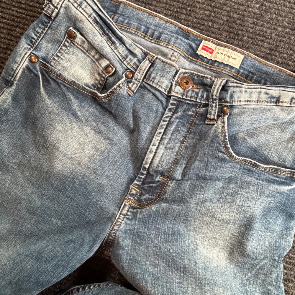 Wrangler Mens Slim Straight Jeans Light Wash Blue 30x32 92FNWAR Stretch Denim